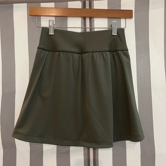 Green Sleeveless Dress - Picture 12 of 12